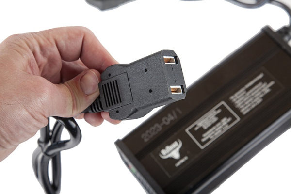 Зарядное устройство для свинцовых тяговых аккумуляторов 60V80AН (12A)