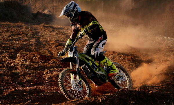 Электромотоцикл WHITE SIBERIA SUR-RON X Light bee 6000W 60V40AH (зеленый) Электромотоцикл WHITE SIBERIA SUR-RON X Light bee 6000W 60V40AH (зеленый)