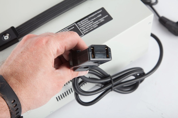 Зарядное устройство для свинцовых тяговых аккумуляторов 72V120A (18А)